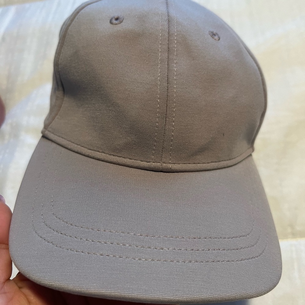 Lululemon baller hat